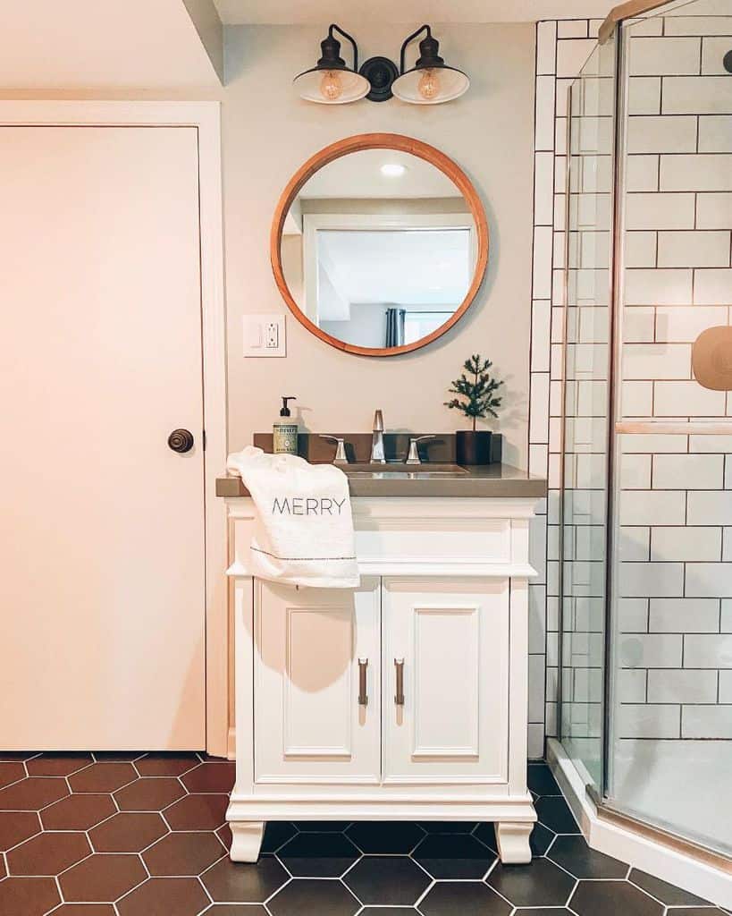 simple pink bathroom design 