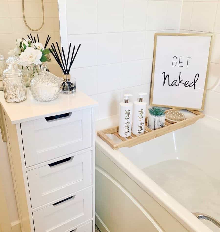 white bathroom decor 