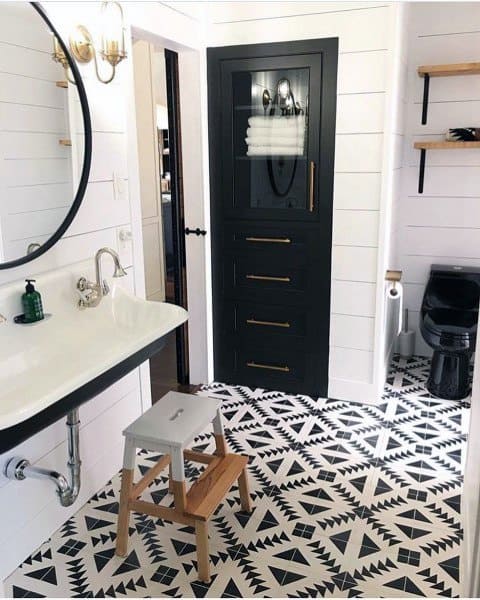 modern black and white bathroom