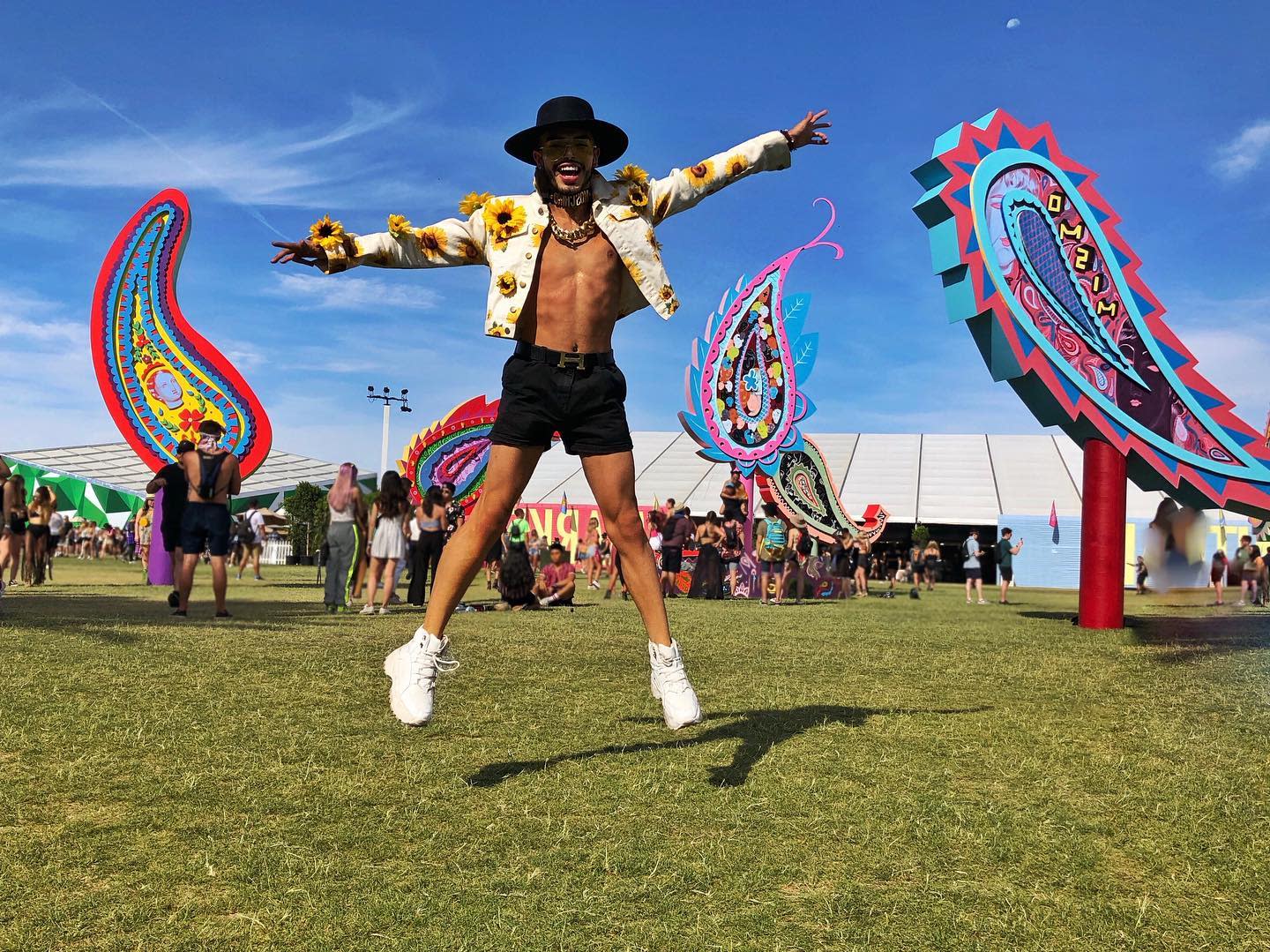 Open Shirt and Shorts Coachella Outfits Men -iikeegan