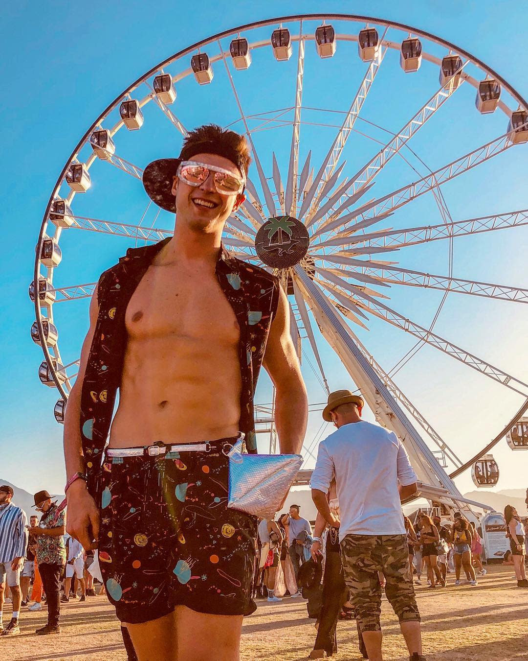 Open Shirt and Shorts Coachella Outfits Men -samskalbeck