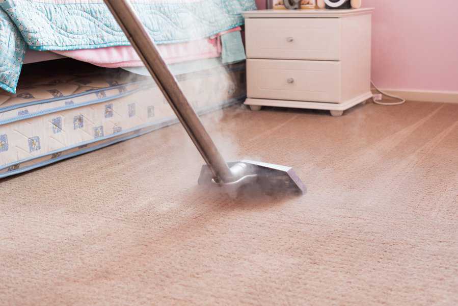 steam cleaning carpet