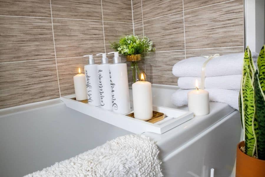 bathtub tray with candles 