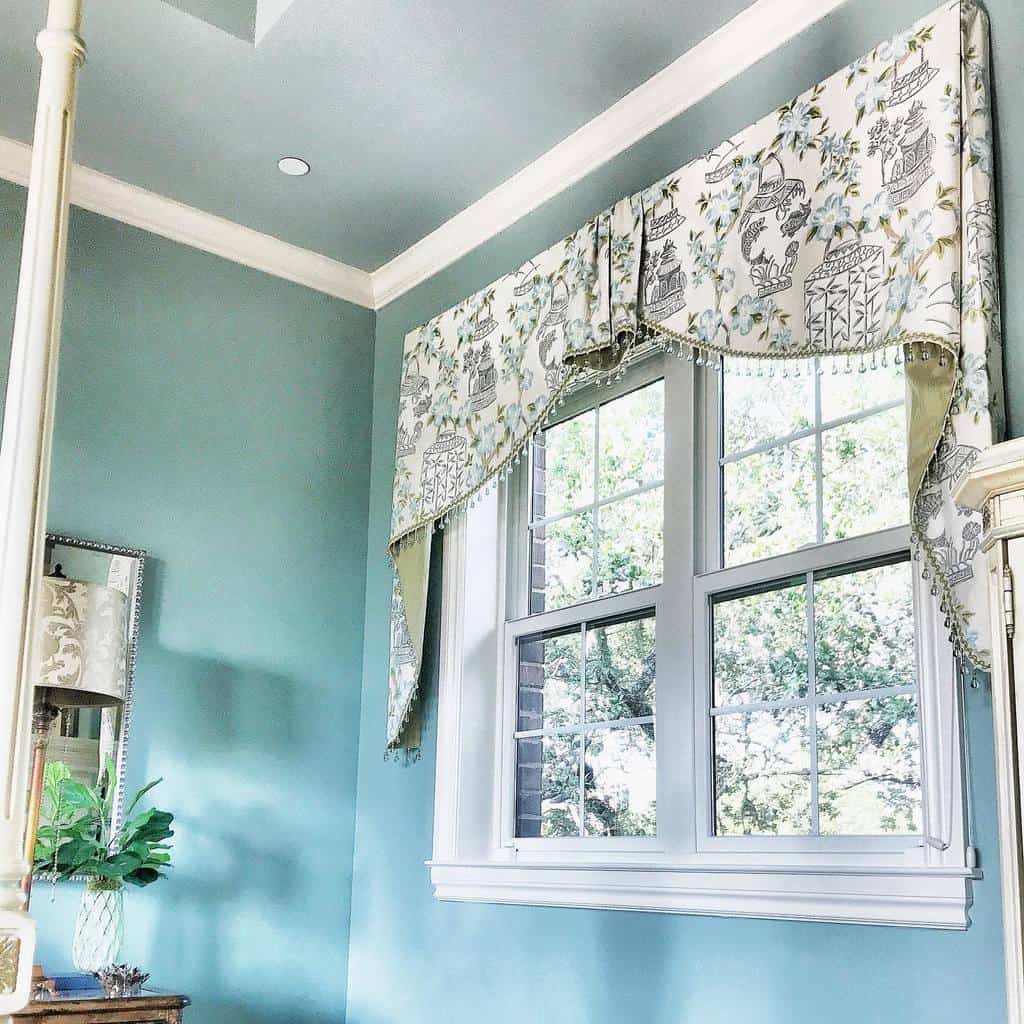 pattern valance cornice green wall living space 