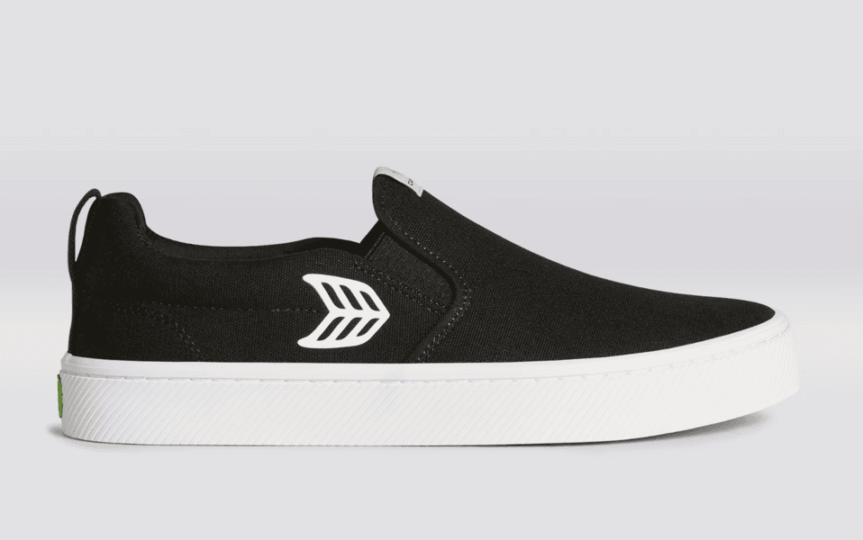 Cariuma Black Canvas Slip-on